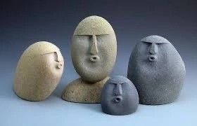 Создать мем: современная скульптура, каменные скульптуры, камень с лицом