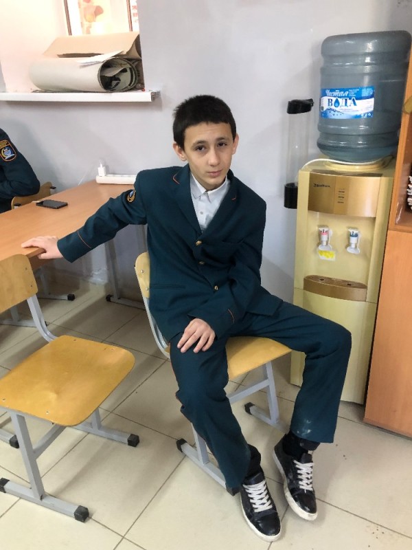 Создать мем: для мальчика из таджикистана школьную форму, школьная форма для мальчиков, школьник