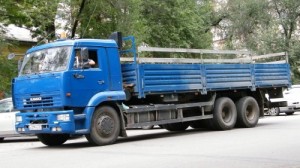 Создать мем: бмв govno a KamAZ rulit