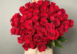 Создать мем: букет роз большой и красивый, алые розы, букет роз