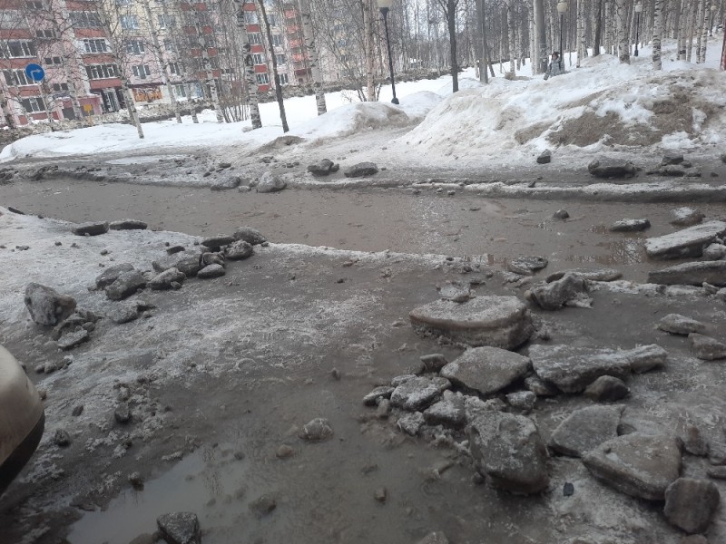 Create meme: dirty snow, mud in Samara, The snow is melting