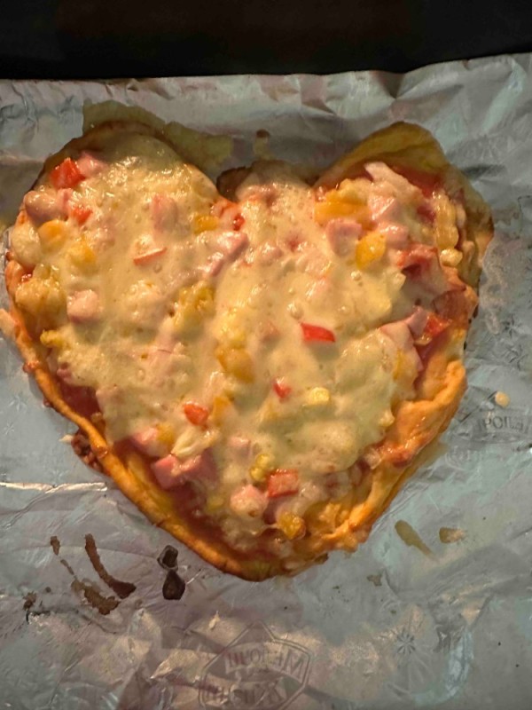 Create meme: pizza is big, cheese pizza, pizza in the shape of a heart