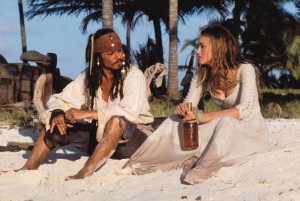 Создать мем: пираты карибского, пираты карибского моря 1 джек и элизабет на острове, джек воробей и элизабет суонн на острове