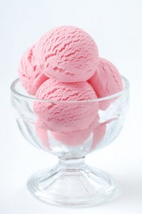Создать мем: клубничное мороженое, strawberry ice cream, розовое мороженое