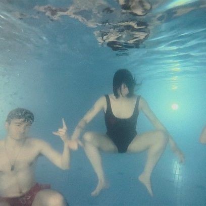 Создать мем: съемка под водой, геленджик 2009, бассейн