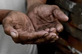 Создать мем: руки пожилого человека, рабочие руки, пожилые руки