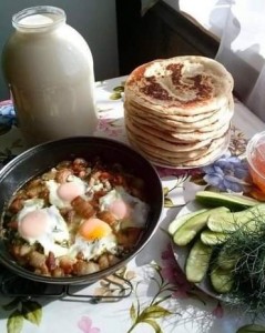 Создать мем: вкусная домашняя еда, завтрак, завтрак по деревенски