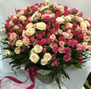 Create meme: spray roses bouquet, a beautiful bouquet of roses, beautiful bouquet