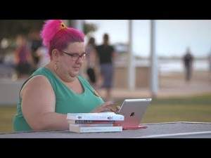 Создать мем: современные феминистки, толстые женщины, толстая с розовыми волосами