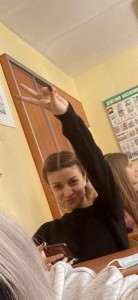 Создать мем: человек, актриса анна ковальчук перед игрой с тереком, школа