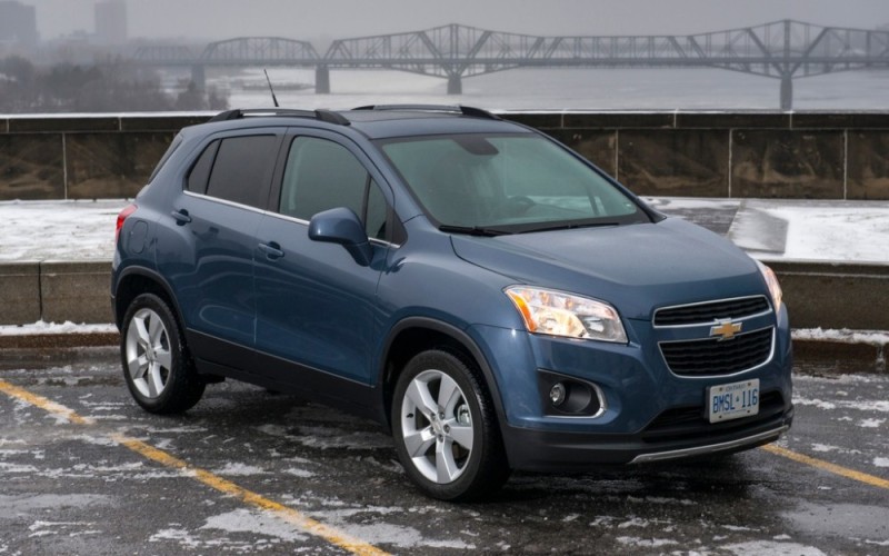 Создать мем: Chevrolet Captiva I, шевроле трекер 2015, серый шевроле трекер