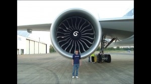 Создать мем: двигатель самолета, турбина самолета hd, реактивный двигатель боинг 777