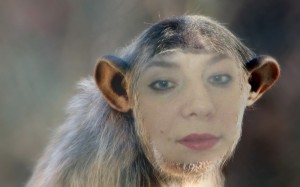 Создать мем: девушка, косая обезьяна, морда обезьяны