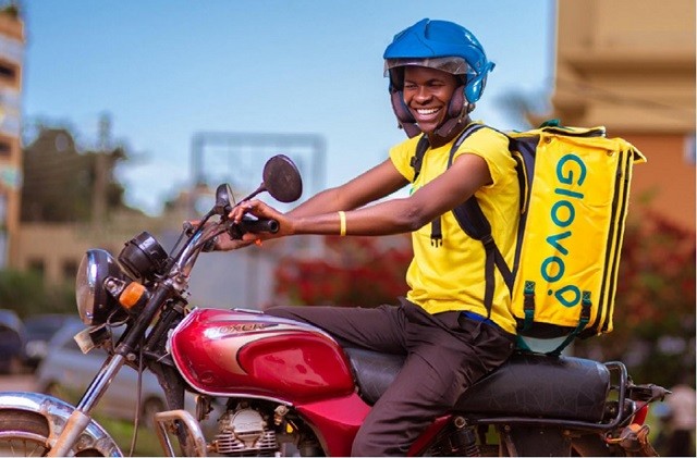 Создать мем: доставщик, mtn asks nigeria, motorcycle delivery