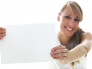 Создать мем: женщина, девушка держит лист бумаги, сон женщина держит в руках белый лист