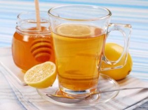 Создать мем: вода в кастрюле, натощак, чай с медом и лимоном