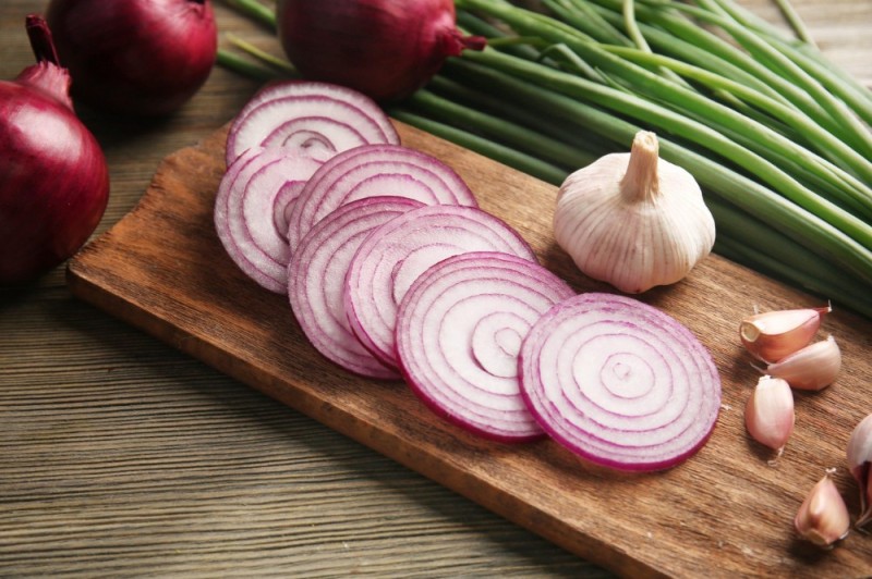 Create meme: red onion, onions and garlic, onion vegetable