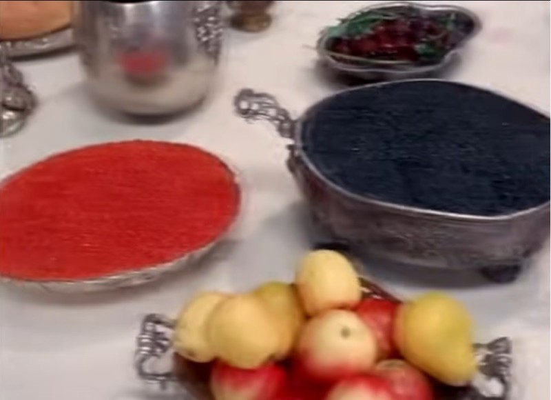 Создать мем: русская кухня, икра черная красная баклажанная, икра черная икра красная икра заморская баклажанная
