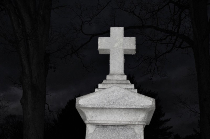 Создать мем: привидение на кладбище, могила мистика, темнота