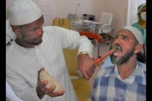 Создать мем: выбитые зубы, en komik, arab