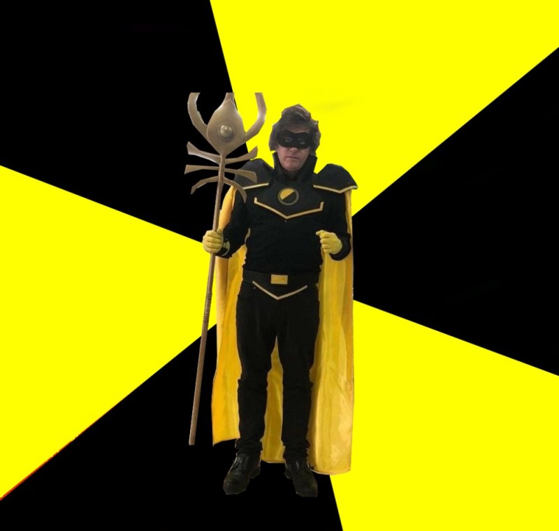 Создать мем: power rangers super megaforce желтый рейнджер, костюм бэтмена, мальчик