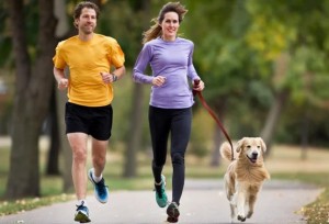 Создать мем: пробежка, утренняя пробежка, мужчина на пробежке с собакой