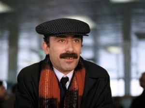 Создать мем: грузинский актер в кепке, мемы из фильма мимино, костюм мимино