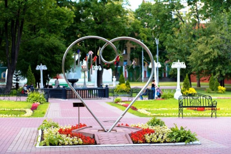 Создать мем: парк эрмитаж москва, памятник любви сад эрмитаж, памятник «сердце» в московском саду «эрмитаж»