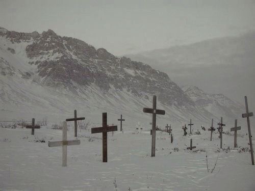 Создать мем: роберт скотт могила в антарктиде, кладбище заключенных гулаг колыма, фотографии кладбища