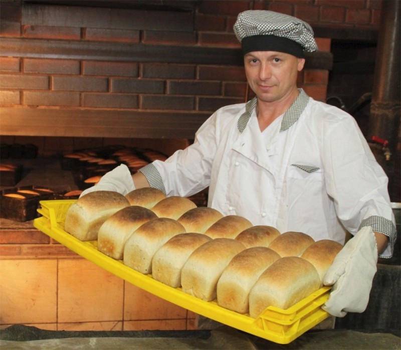 Создать мем: хлебный завод, пекут хлеб, хлеб и хлебобулочные изделия