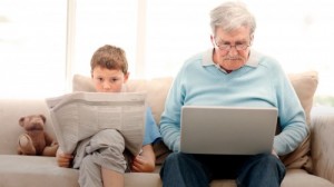 Создать мем: пожилые люди, старики и коммерция, картинки пожилые люди читают