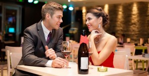 Создать мем: мужчина и женщина в ресторане фото, первое свидание, свидание в ресторане фото