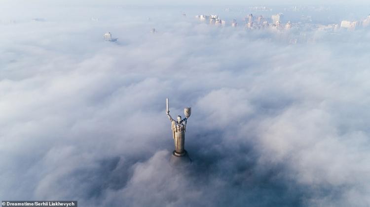 Create meme: motherland in kiev, The motherland is in a fog, the monument mother homeland