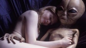 Создать мем: инопланетянин, любовь между инопланетянином и девушкой, пришельцы