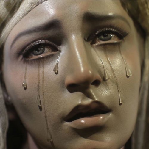 Создать мем: религиозное искусство, плачущая дева мария статуя, our lady of sorrows