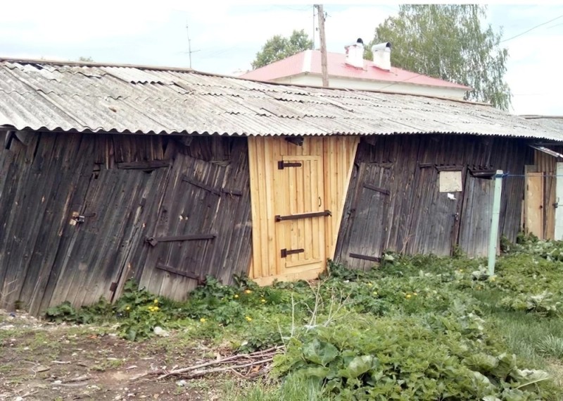 Create meme: a barn in the village of Russia, a barn in the village, old village house