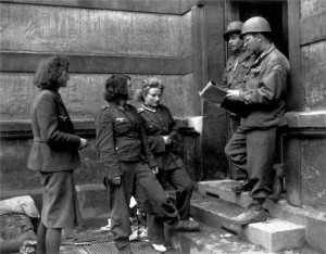 Создать мем: немецкие женщины, немецкая женщина пльзень апрель 1945, пленные немки