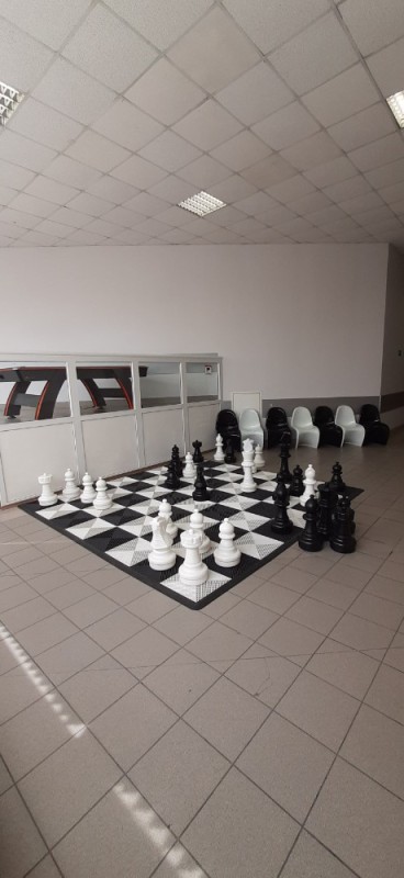 Create meme: giant chess, chess zone at school, chess games