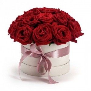 Create meme: red roses in a hat box, 25 red roses in a hat box, red roses in box
