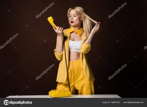 Создать мем: Девушка, девушка в желтом, женщина в желтом