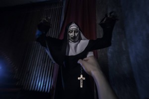 Создать мем: монахиня, заклятие 2, дьявол искушает монашку
