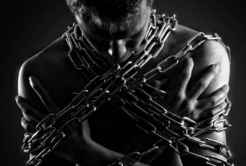 Create meme: chains aesthetics, chains art, hands in chains