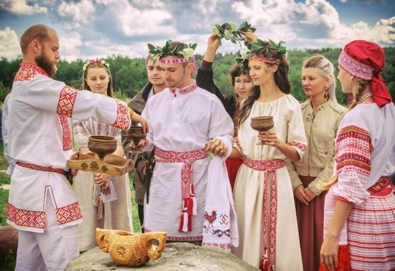Создать мем: славянские народы, русские обряды и традиции, свадьба в славянском стиле