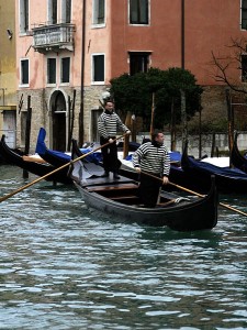Создать мем: венеция лодки гондола, венеция гондольеры, гондола в венеции
