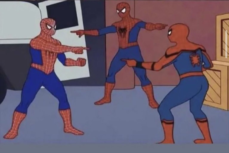 Создать мем: человек паук показывает друг на друга, человек паук показывает на человека паука мем, мем 2 человека паука
