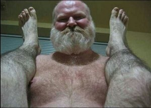 Создать мем: дед с бородой, волосатая нога, деда