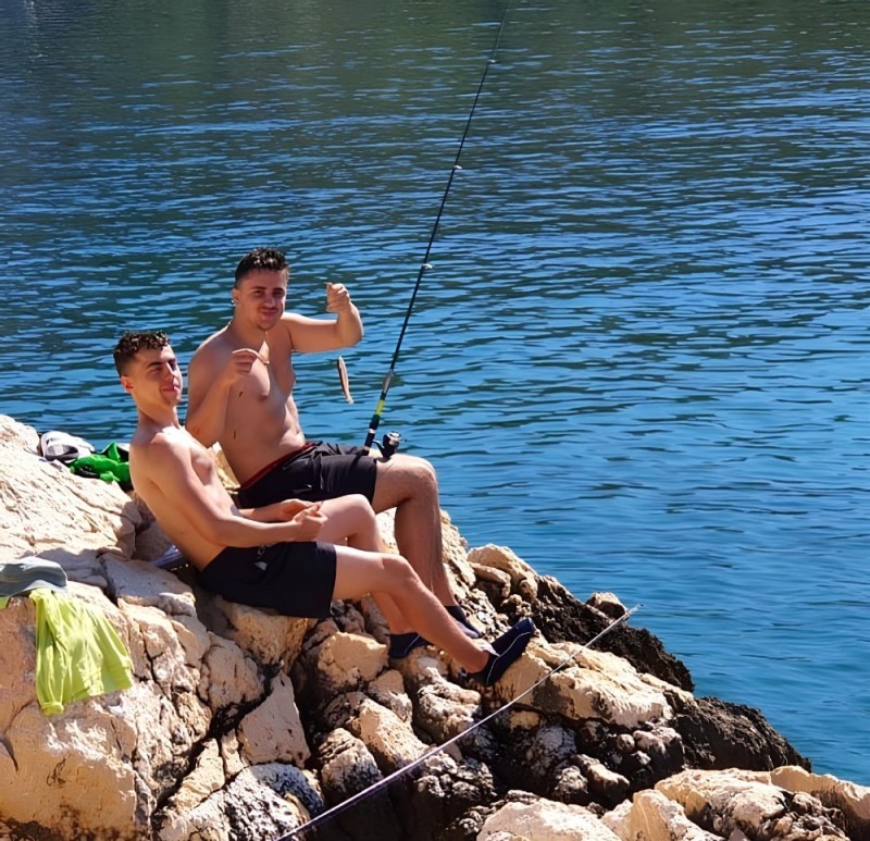 Создать мем: рыбалка в черногории, go fishing, мужчина