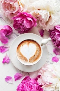 Создать мем: доброе утро любимая, с добрым утром, пионы и чашка кофе