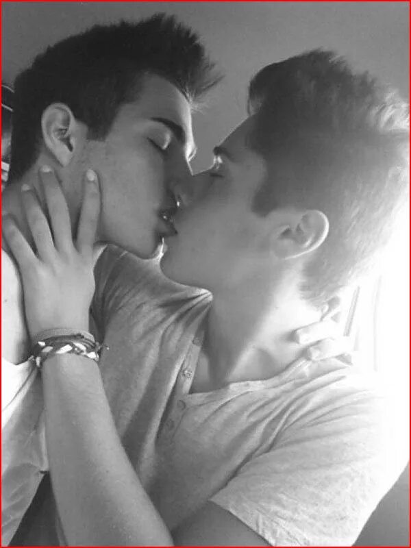 Создать мем: целующиеся парни, поцелуй двух парней