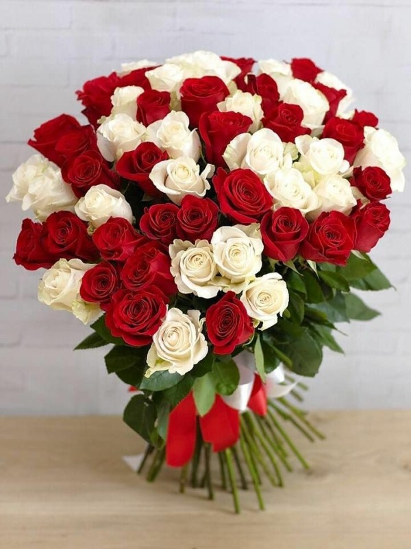 Создать мем: букет цветов розы, бело красные розы, красные розы букет